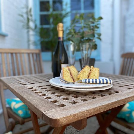 Bosun Cottage - Boutique Retreat On The Beach Дил Экстерьер фото